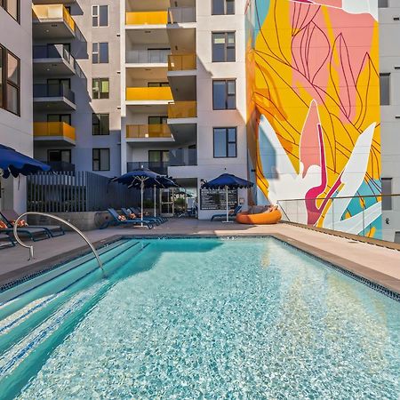 One Lux Stay Hollywood View La Suites Los Angeles Exterior photo